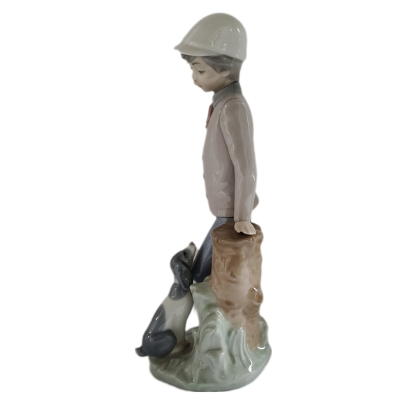 Nao by Lladro Vintage Retired Boy with his Dog 3" Wide x 3.5" Deep x 9" High - Picture 4 of 5
